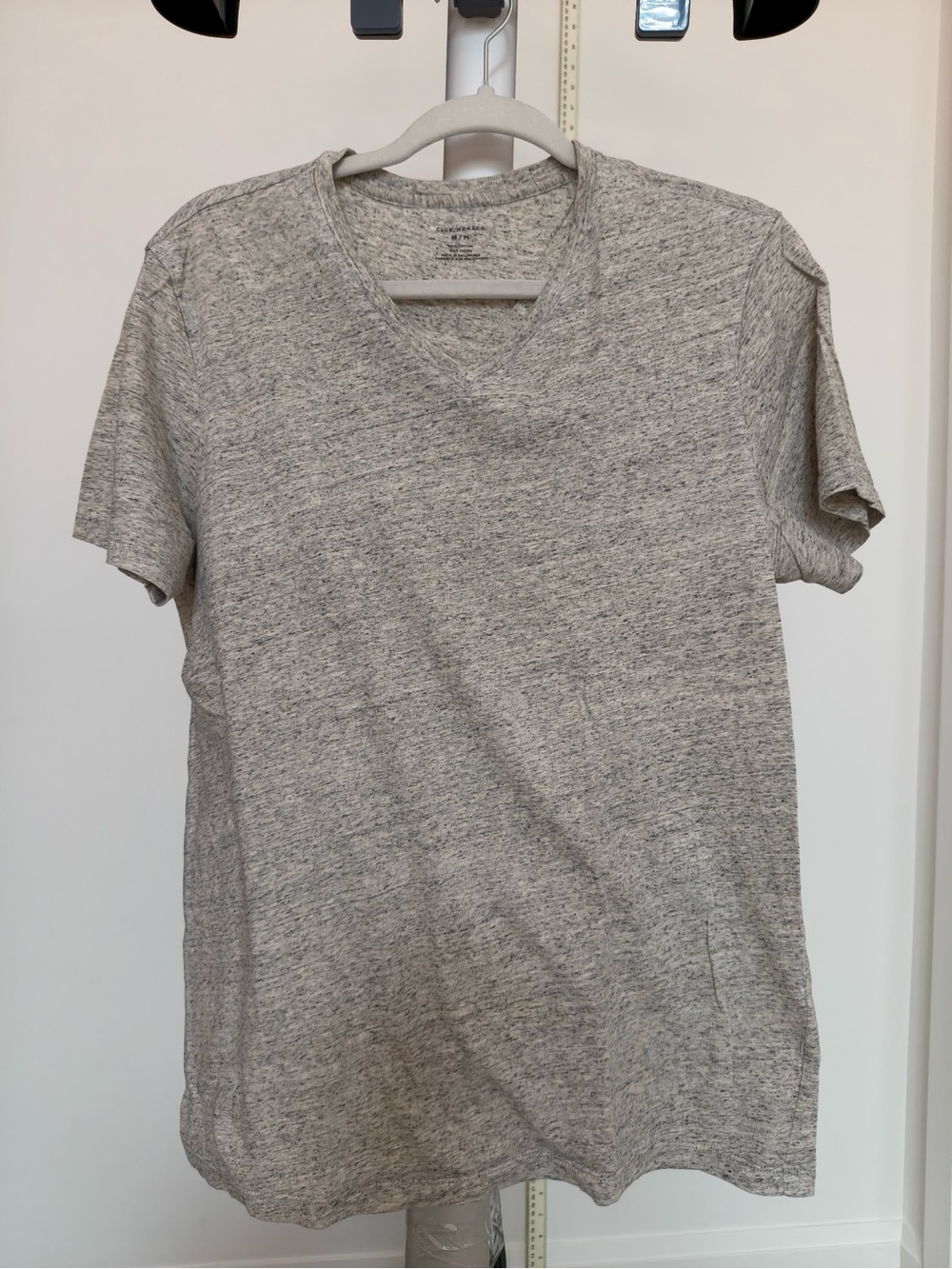 Club Monaco Men's Heather Gray V-Neck Short Sleeve Tee